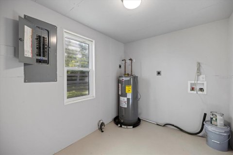 House in Port Charlotte, Florida 2 bedrooms, 86.49 sq.m. № 2098186 - photo 23