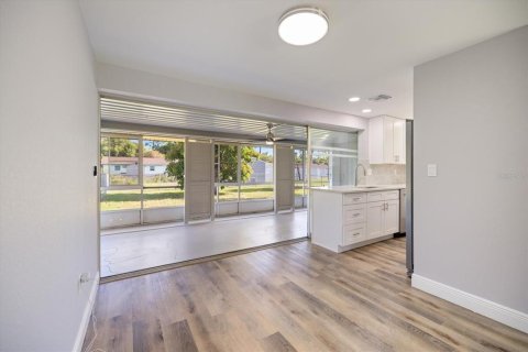 House in Port Charlotte, Florida 2 bedrooms, 86.49 sq.m. № 2098186 - photo 7