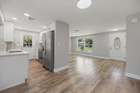 House in Port Charlotte, Florida 2 bedrooms, 86.49 sq.m. № 2098186 - photo 6