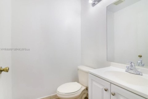 Снять в аренду таунхаус в Холливуд, Флорида 2 спальни, 133.78м2, № 2002492 - фото 9