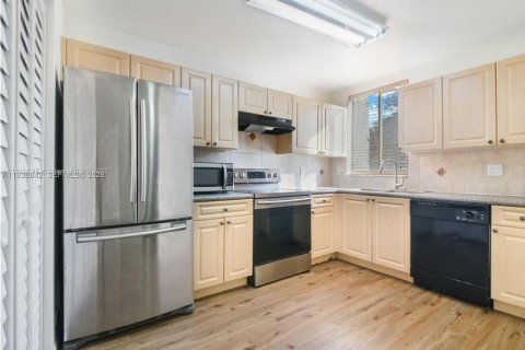 Снять в аренду таунхаус в Холливуд, Флорида 2 спальни, 133.78м2, № 2002492 - фото 3