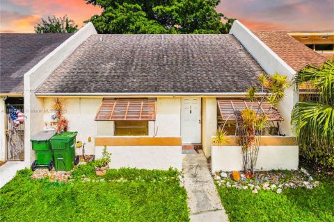 Townhouse in Homestead, Florida 2 bedrooms, 104.05 sq.m. № 1943575 - photo 1