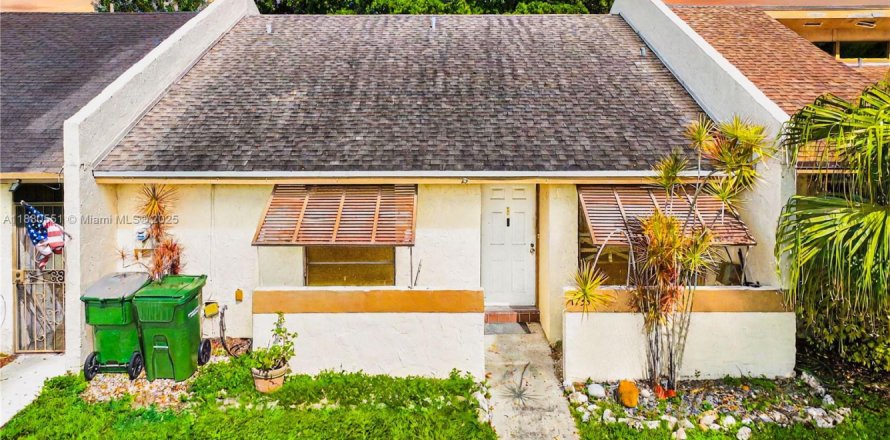 Townhouse in Homestead, Florida 2 bedrooms, 104.05 sq.m. № 1943575