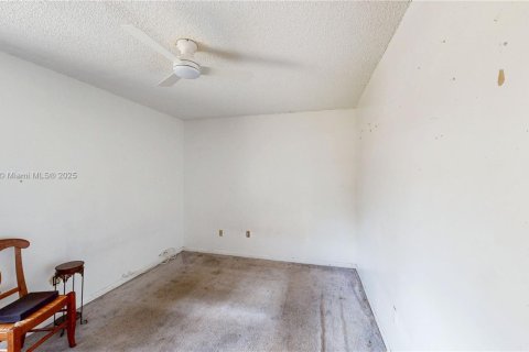 Townhouse in Homestead, Florida 2 bedrooms, 104.05 sq.m. № 1943575 - photo 13
