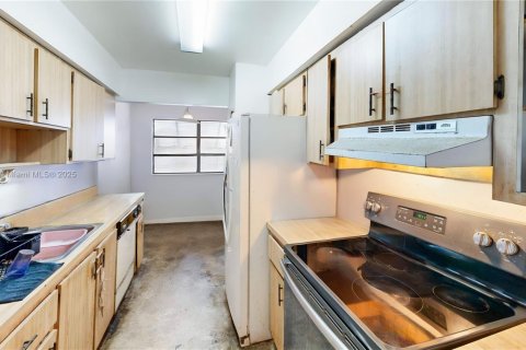 Townhouse in Homestead, Florida 2 bedrooms, 104.05 sq.m. № 1943575 - photo 9