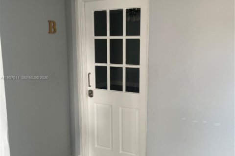 House in Hollywood, Florida 1 bedroom, 60.39 sq.m. № 2011683 - photo 15