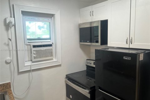 House in Hollywood, Florida 1 bedroom, 60.39 sq.m. № 2011683 - photo 7