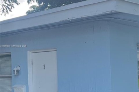 House in Hollywood, Florida 1 bedroom, 60.39 sq.m. № 2011683 - photo 16