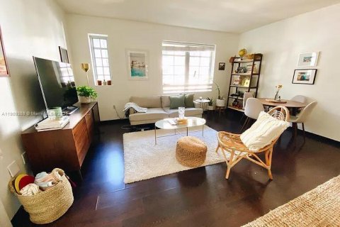 Снять в аренду кондоминиум в Майами-Бич, Флорида 1 спальня, 51.65м2, № 1965009 - фото 3