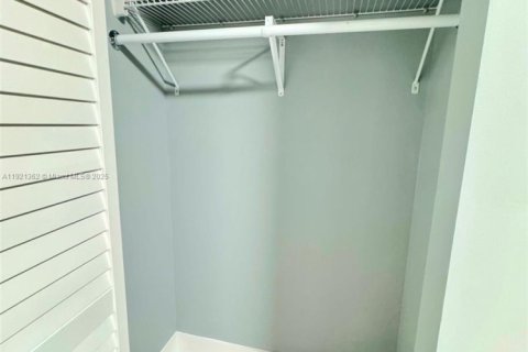 Immobilier commercial à louer à Pembroke Pines, Floride: 1 chambre, 37.16 m2 № 1975449 - photo 3