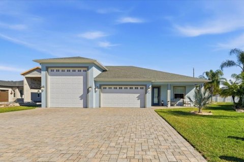 House in Polk City, Florida 2 bedrooms, 166.67 sq.m. № 2093701