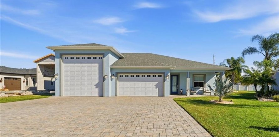 House in Polk City, Florida 2 bedrooms, 166.67 sq.m. № 2093701
