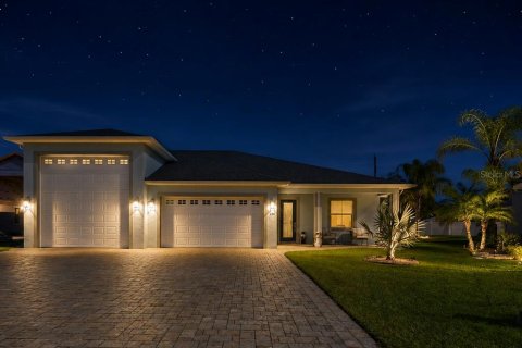House in Polk City, Florida 2 bedrooms, 166.67 sq.m. № 2093701 - photo 4