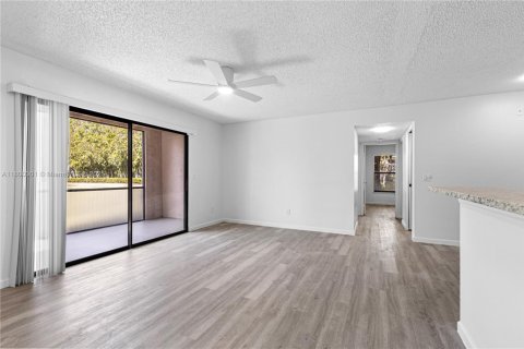 Copropriété à vendre à Naples, Floride: 2 chambres, 85.47 m2 № 2012267 - photo 7