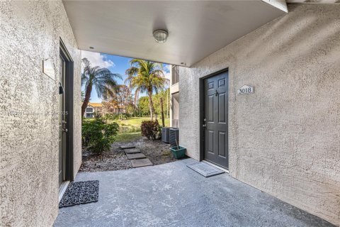 Copropriété à vendre à Naples, Floride: 2 chambres, 85.47 m2 № 2012267 - photo 5