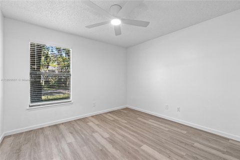 Copropriété à vendre à Naples, Floride: 2 chambres, 85.47 m2 № 2012267 - photo 17