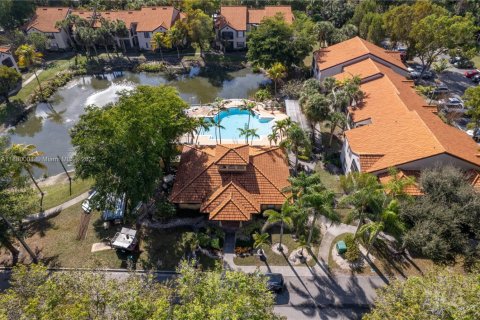 Copropriété à vendre à Naples, Floride: 2 chambres, 85.47 m2 № 2012267 - photo 4