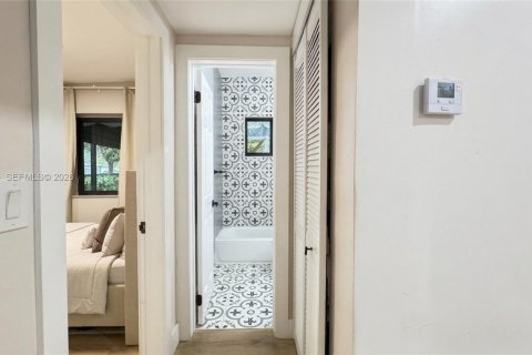 Купить виллу или дом в Норт-Майами, Флорида 4 спальни, 153.29м2, № 2050923 - фото 17