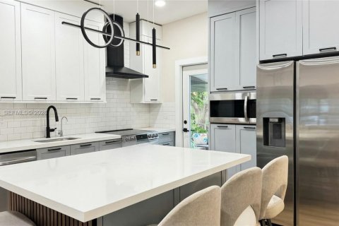 Купить виллу или дом в Норт-Майами, Флорида 4 спальни, 153.29м2, № 2050923 - фото 16