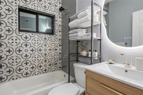 Купить виллу или дом в Норт-Майами, Флорида 4 спальни, 153.29м2, № 2050923 - фото 24