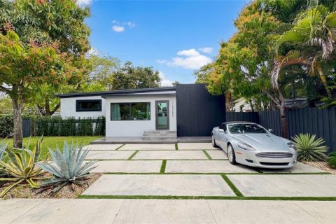 Купить виллу или дом в Норт-Майами, Флорида 4 спальни, 153.29м2, № 2050923 - фото 1