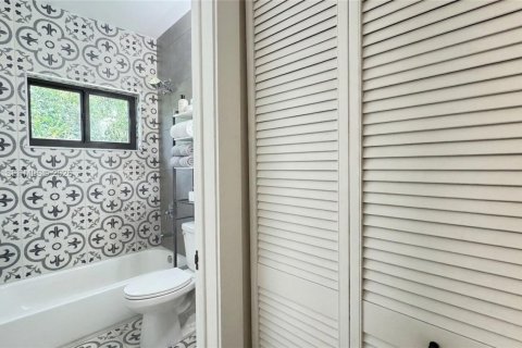 Купить виллу или дом в Норт-Майами, Флорида 4 спальни, 153.29м2, № 2050923 - фото 23