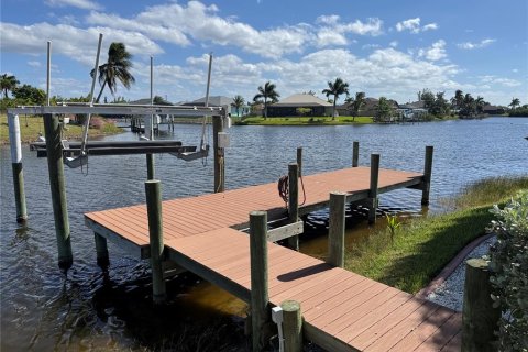 Villa ou maison à louer à Port Charlotte, Floride: 3 chambres, 228.26 m2 № 2419839 - photo 4