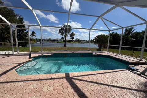 Villa ou maison à louer à Port Charlotte, Floride: 3 chambres, 228.26 m2 № 2419839 - photo 7