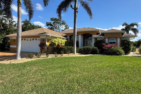 Villa ou maison à louer à Port Charlotte, Floride: 3 chambres, 228.26 m2 № 2419839 - photo 2