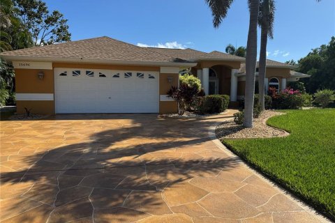 Villa ou maison à Port Charlotte, Floride 3 chambres, 228.26 m2 № 2419839