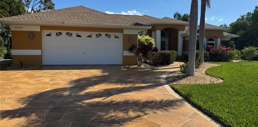 Villa ou maison à Port Charlotte, Floride 3 chambres, 228.26 m2 № 2419839