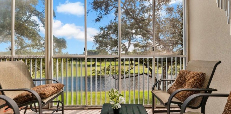 Condo in Pembroke Pines, Florida, 2 bedrooms № 2076010