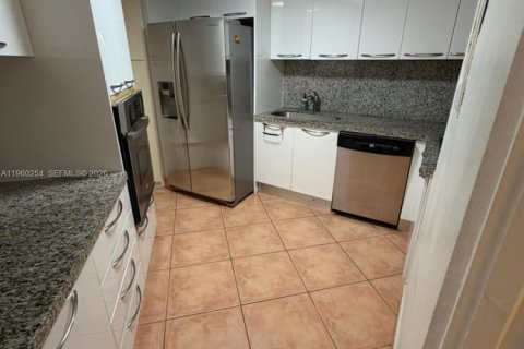 Condo in Miami, Florida, 2 bedrooms № 2028819 - photo 13