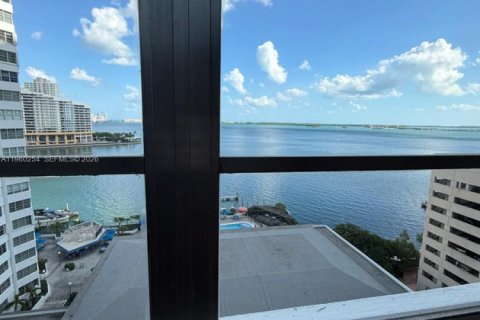 Condo in Miami, Florida, 2 bedrooms № 2028819 - photo 19