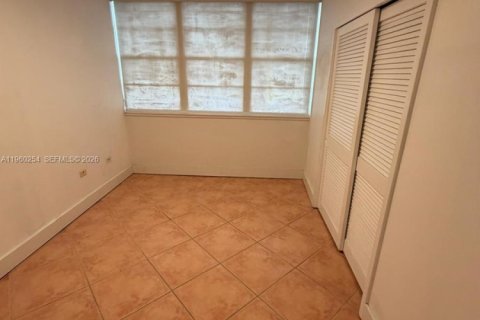 Condo in Miami, Florida, 2 bedrooms № 2028819 - photo 17