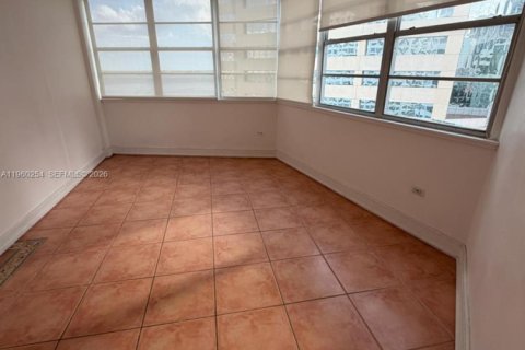 Condo in Miami, Florida, 2 bedrooms № 2028819 - photo 15