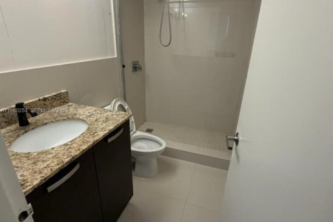 Condo in Miami, Florida, 2 bedrooms № 2028819 - photo 16