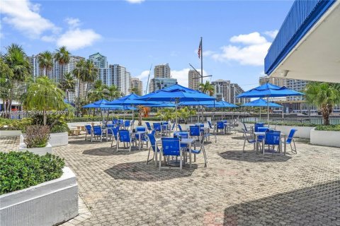 Condo in Miami, Florida, 2 bedrooms № 2028819 - photo 29