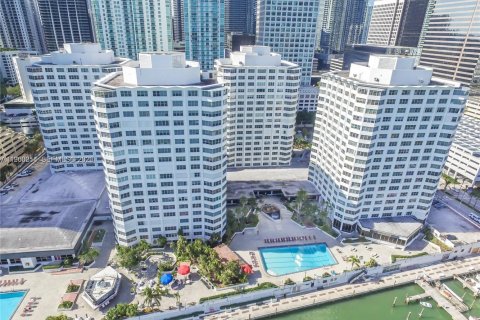 Condo in Miami, Florida, 2 bedrooms № 2028819 - photo 10