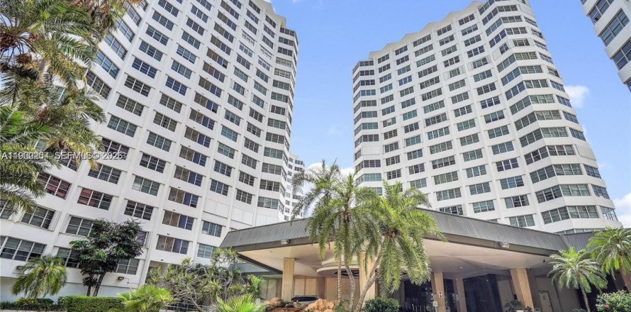 Condo in Miami, Florida, 2 bedrooms № 2028819