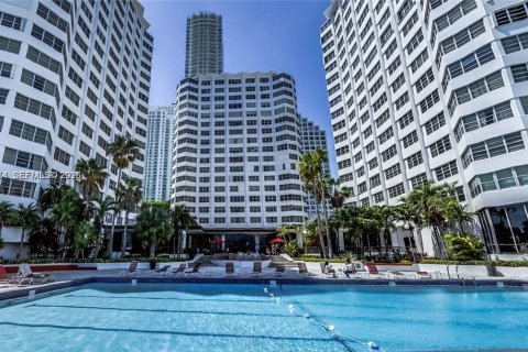 Condo in Miami, Florida, 2 bedrooms № 2028819 - photo 21