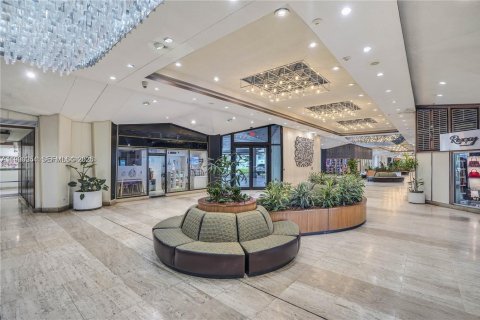 Condo in Miami, Florida, 2 bedrooms № 2028819 - photo 4