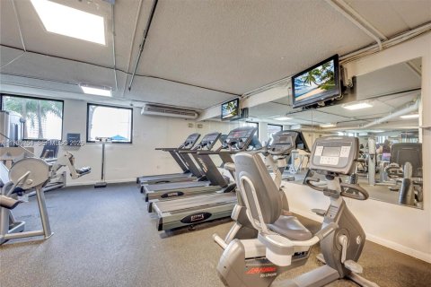 Condo in Miami, Florida, 2 bedrooms № 2028819 - photo 11