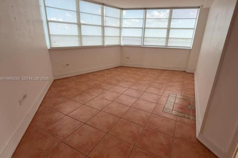 Condo in Miami, Florida, 2 bedrooms № 2028819 - photo 14