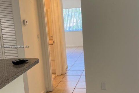 Condo in Doral, Florida, 1 bedroom  № 1937628 - photo 7