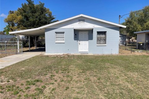 Commercial property in Auburndale, Florida 73.58 sq.m. № 2109535
