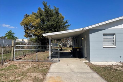 Commercial property in Auburndale, Florida 73.58 sq.m. № 2109535 - photo 4
