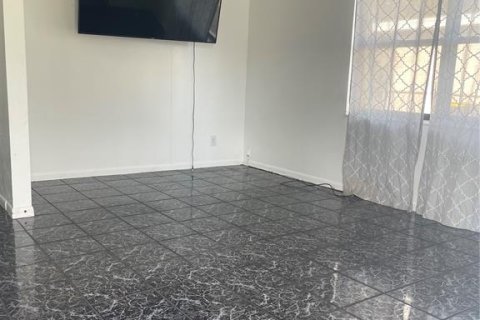 Commercial property in Auburndale, Florida 73.58 sq.m. № 2109535 - photo 8