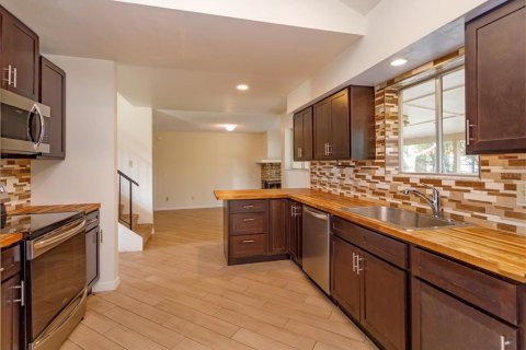 House in Orlando, Florida 4 bedrooms, 192.12 sq.m. № 2203818 - photo 6