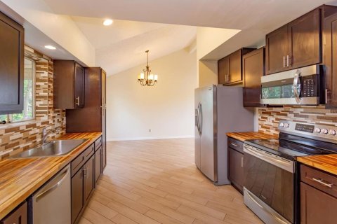 House in Orlando, Florida 4 bedrooms, 192.12 sq.m. № 2203818 - photo 5